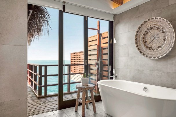 Grand Park Kodhipparu - Beispiel Bad Pool Water Villa (Zimmercodierungen VX3 & VV4)