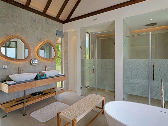 Meyyafushi Maldives - Beispiel Bad Semi Ocean Pool Villa (Zimmercodierungen VX1 & VV2)