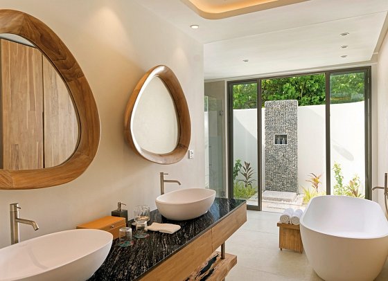 Meyyafushi Maldives - Beispiel Bad Beach Pool Suite (Zimmercodierungen VB2 & VV4)