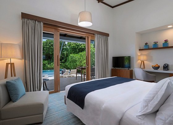 Ifuru Island Maldives - Wohnbeispiel Sunset Beach Villa with Pool (Zimmercodierungen VBR & VB8)