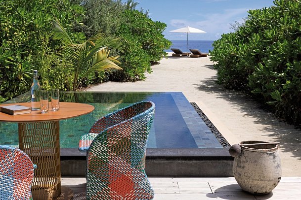 InterContinental Maldives Maamunagau Resort - Beispiel Terrasse Beach Pool Villa (Zimmercodierung VB1)