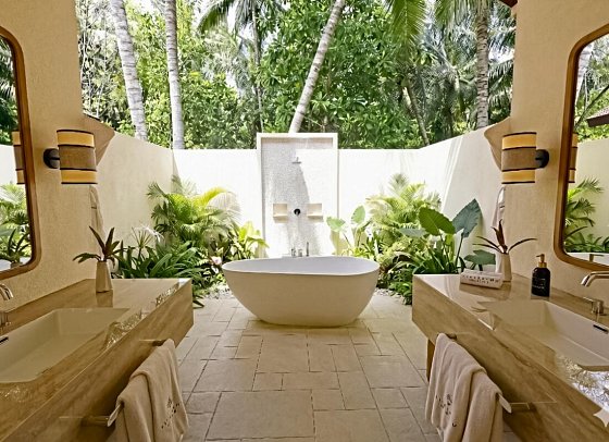 Fiyavalhu Maldives - Beispiel Bad Premium Beach Pool Villa (Zimmercodierung UD2)