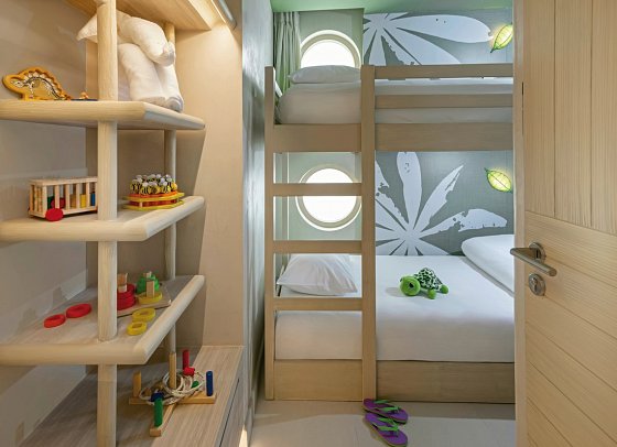 Centara Mirage Lagoon Maldives - Wohnbeispiel Mirage Rooms mit Etagenbett (Zimmercodierungen UB1, UB7, UB2, UB8, UB3 & UB9)