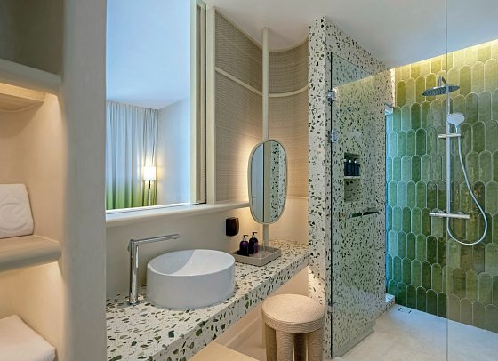 Centara Mirage Lagoon Maldives - Beispiel Bad Mirage Rooms/Villen (Zimmercodierungen UB2, UB8, UB3, UB9, VB1, VB7, VB2, VB8, VX1 & VX7)