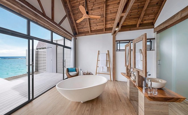 Kuredhivaru Resort and Spa Maldives - Wohnbeispiel Overwater Pool Villa (Zimmercodierungen VX1, VX2 & VX3)