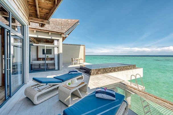 Kuredhivaru Resort and Spa Maldives - Wohnbeispiel Overwater Pool Villa (Zimmercodierungen VX1, VX2 & VX3)
