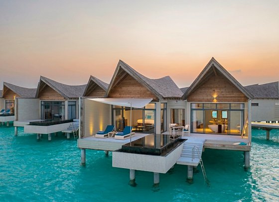 Kuredhivaru Resort and Spa Maldives - Wohnbeispiel Overwater Pool Villa (Zimmercodierungen VX1, VX2 & VX3)