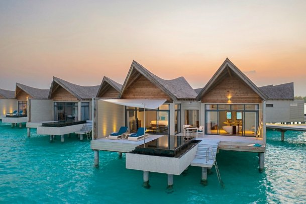 Kuredhivaru Resort and Spa Maldives - Wohnbeispiel Overwater Pool Villa (Zimmercodierungen VX1, VX2 & VX3)