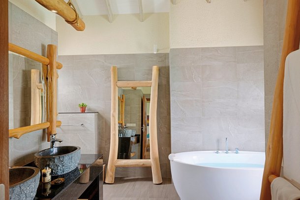 You&Me Maldives - Beispiel Bad Aqua Suite with Slide (Zimmercodierung WX1)