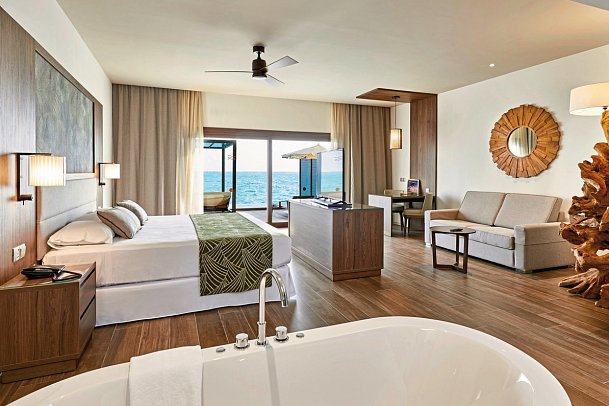 RIU Palace Maldivas - Wohnbeispiel Overwater-Swim-up-Suite