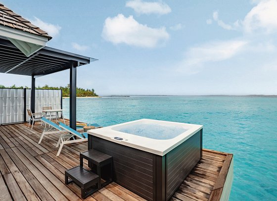 Nova Maldives - Wohnbeispiel Water Villa with Jacuzzi (Zimmercodierung VX2)