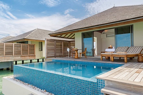 The Residence Maldives at Dhigurah - Wohnbeispiel Water Pool Villa (Zimmercodierungen VX1 & VX2)