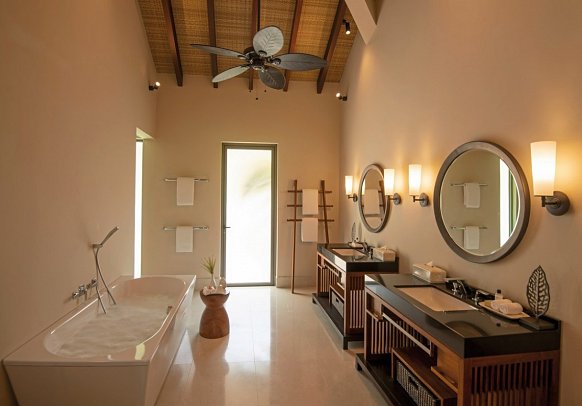 The Residence Maldives at Dhigurah - Beispiel Bad 2 Bedroom Beach Pool Villa (Zimmercodierungen VB5 & VB6)