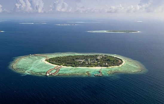 Furaveri Island Resort & Spa