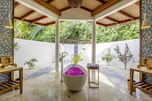 Furaveri Island Resort & Spa - Beispiel Bad Beach Pool Villa with Jacuzzi (Zimmercodierung VB4)