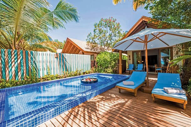 Reethi Faru Resort - Beispiel Terrasse Deluxe Beach Pool Villa (Zimmercodierungen VB2 & VB8)