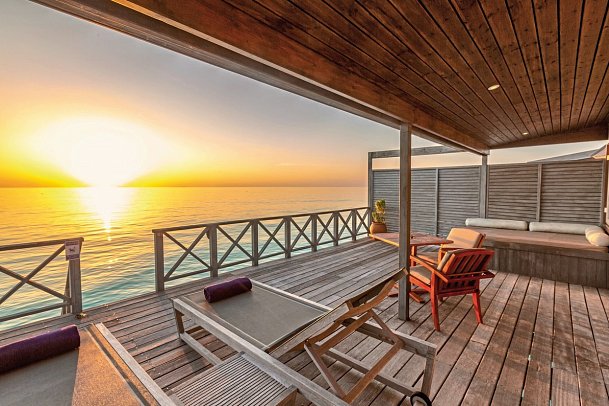 Komandoo Island Resort & Spa - Wohnbeispiel Jacuzzi Water Villa (Zimmercodierungen VX1, VX8, UD4 & VD4)