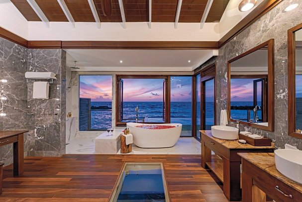 Atmosphere Kanifushi Maldives - Beispiel Bad Sunset Water Villa with Pool (Zimmercodierung VX2)