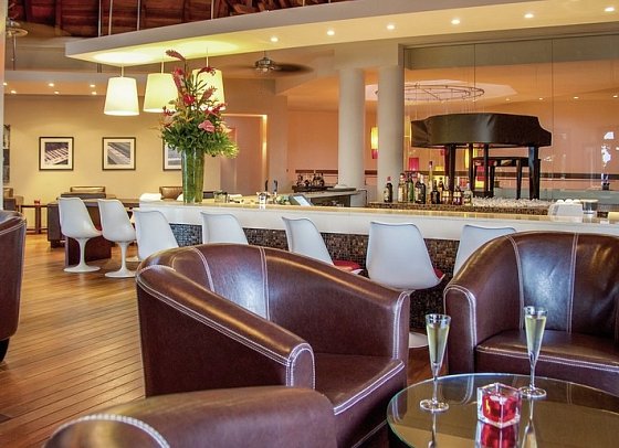 Le Cardinal Exclusive Resort - Piano Bar