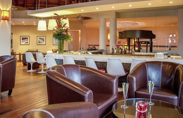 Le Cardinal Exclusive Resort - Piano Bar