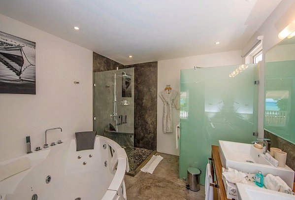 Seapoint Boutique Hotel - Badezimmer Royal Suite (Zimmercodierung WB2)