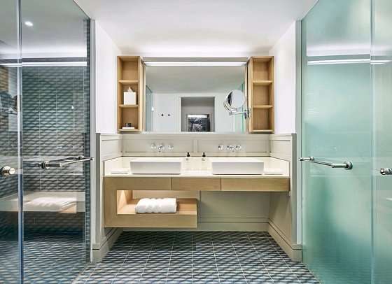 LUX* Grand Gaube, Mauritius - Badezimmer Superior Zimmer (Zimmercodierungen US1, UH1 & FB1)