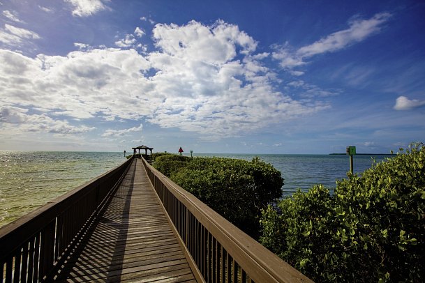Ocean Pointe Suites Key Largo Apartments - Steg