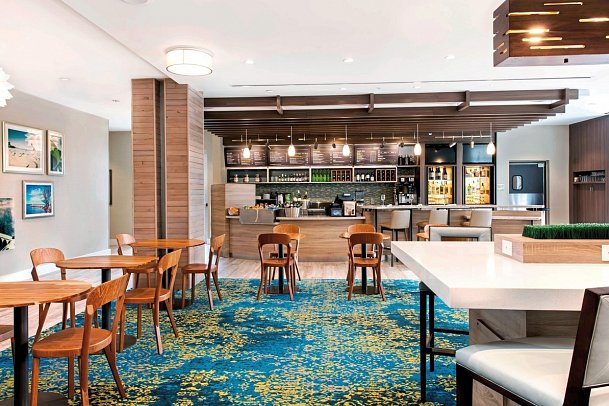 Courtyard Faro Blanco