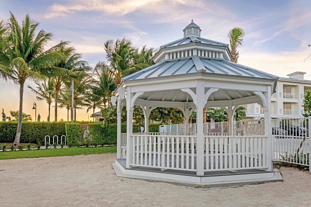 Courtyard Faro Blanco