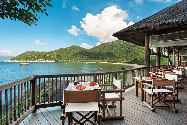 Six Senses Ninh Van Bay - Restaurant Dining by the Bay