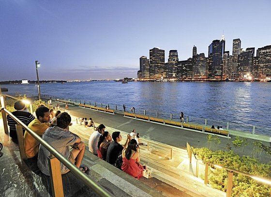 Tor zur Neuen Welt - New York, Brooklyn Bridge Park