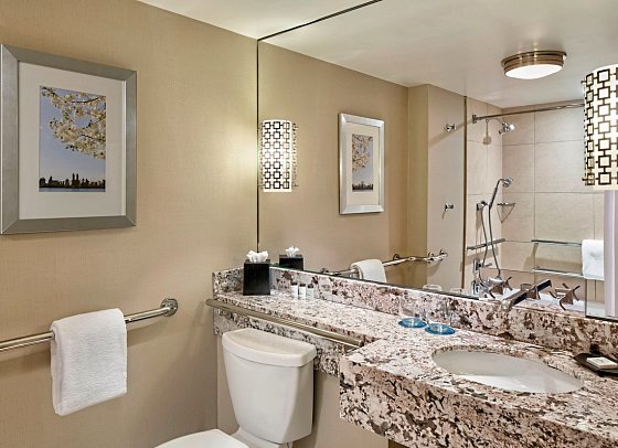 Sheraton New York Times Square - Wohnbeispiel Bad (Zimmercodierungen UG1, UG2, UG3, US1 & US3)