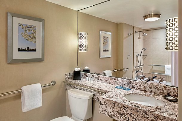 Sheraton New York Times Square - Wohnbeispiel Bad (Zimmercodierungen UG1, UG2, UG3, US1 & US3)
