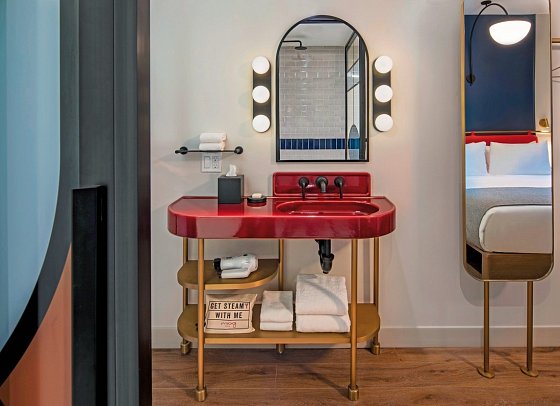 Moxy NYC Lower East Side - Wohnbeispiel Standard King, Two Double beds (Zimmercodierungen UG2 & UG4)
