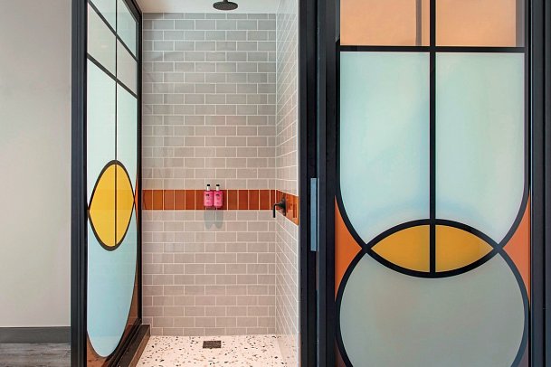 Moxy NYC Lower East Side - Wohnbeispiel Standard King, Two Double beds (Zimmercodierungen UG2 & UG4)