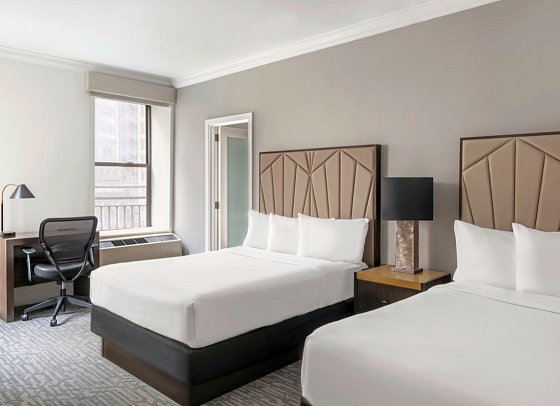 Martinique New York on Broadway, Curio Collection by Hilton - Wohnbeispiel Standard Room, 1 Room - 2 Double Beds (Zimmercodierung UG4)