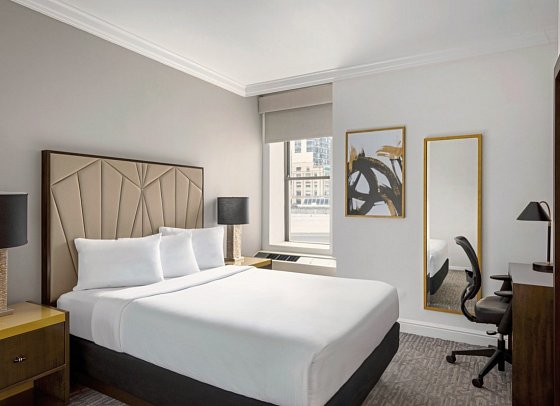 Martinique New York on Broadway, Curio Collection by Hilton - Wohnbeispiel Standard Room, 1 Room - 1 Queen Bed (Zimmercodierung UG2)