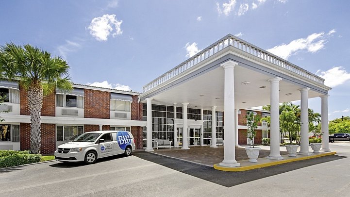 Best Western Palm Beach Lakes - Front