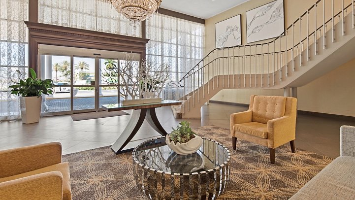 Best Western Palm Beach Lakes - Lobby