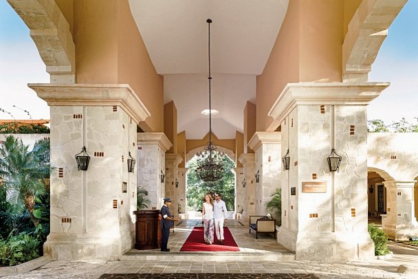 Royal Hideaway Playacar