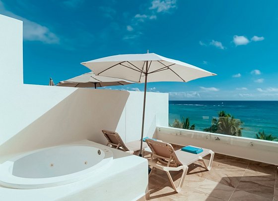 Akumal Bay Beach Resort & Spa - Wohnbeispiel Premium Junior Suite Penthouse (Zimmercodierung J2H)