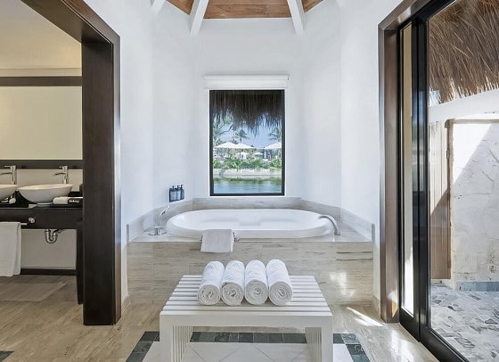 Grand Palladium Select White Sand - Wohnbeispiel Romance Bungalow by the Lake (Zimmercodierung BBC)