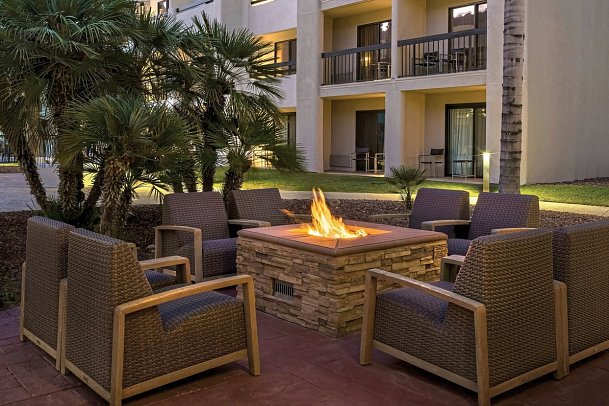 Courtyard by Marriott Palm Springs