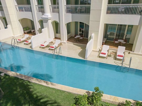 JOIA Bávaro by Iberostar - Beispiel Terrasse Swim Out Butler Suite (Zimmercodierung WBQ)