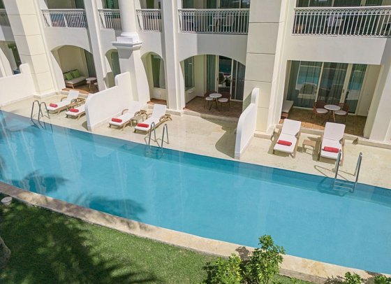 JOIA Bávaro by Iberostar - Beispiel Terrasse Swim Out Butler Suite (Zimmercodierung WBQ)