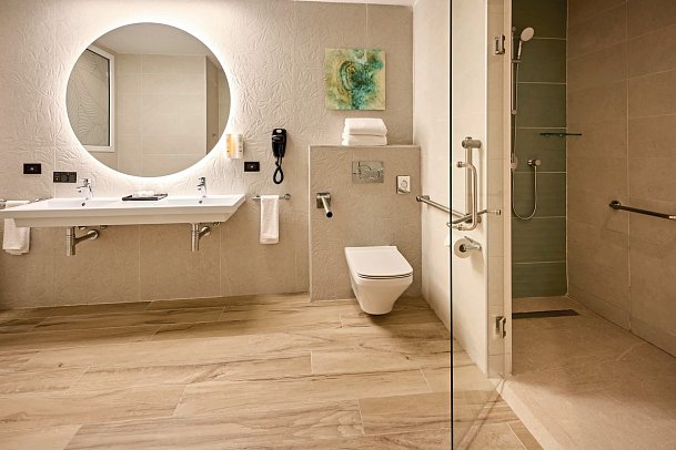 Riu Palace Bavaro - Beispiel Bad Juniorsuite Handicapped (Zimmercodierung JB2)