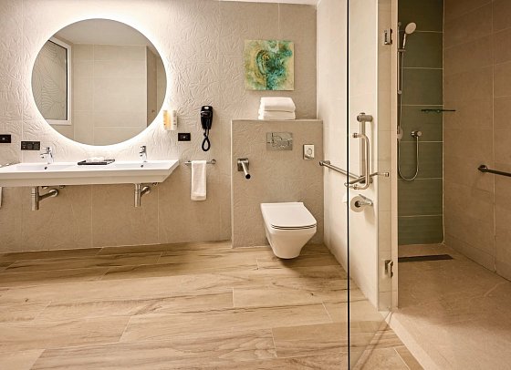 Riu Palace Bavaro - Beispiel Bad Juniorsuite Handicapped (Zimmercodierung JB2)