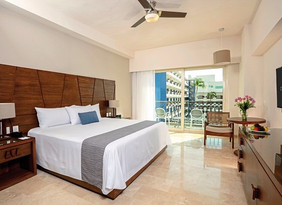 Crown Paradise Golden Puerto Vallarta