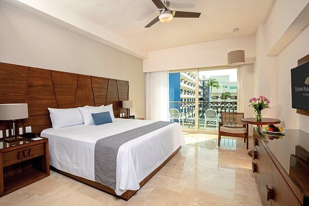 Crown Paradise Golden Puerto Vallarta