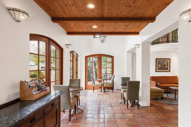 Inn by the Harbor - Lobby